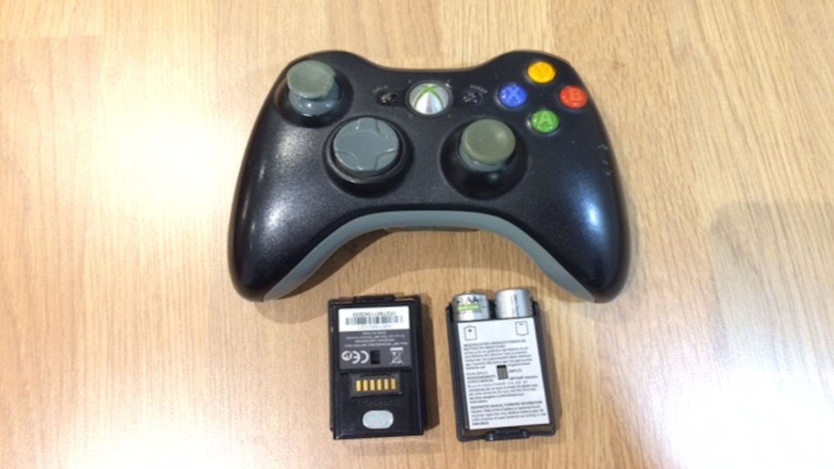 What Batteries Do Xbox 360 Controllers Use? - keysdirect.us